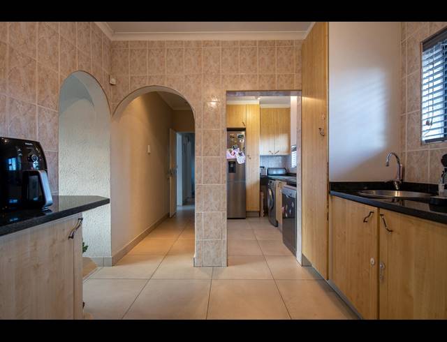 3 BEDROOM FREEHOLD SOLD IN MULBARTON